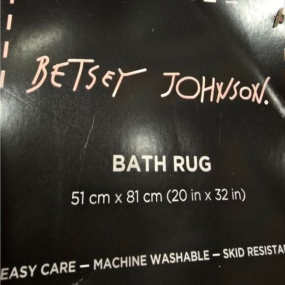 Betsey Johnson Wavy Plush Bath Rug- Pink/Red - Picture 5 of 5